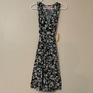 Floral Black, White and Green Sleeveless Dress